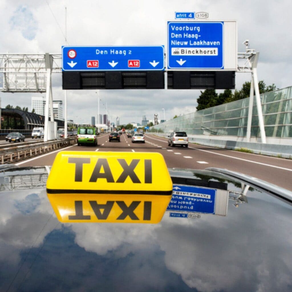 Taxi opleiding Rijschool Toerental Student gaat voor de taxi opleiding bij Rijschool Toerental
